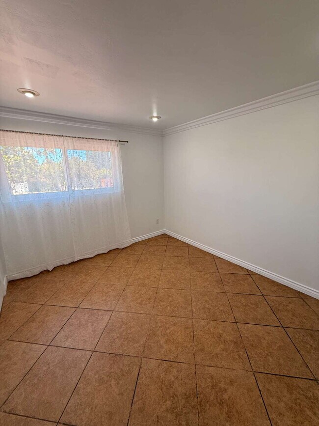 Building Photo - $3,500 - 3 Bed / 1 Bath House in Chula Vista with a Large Yard!