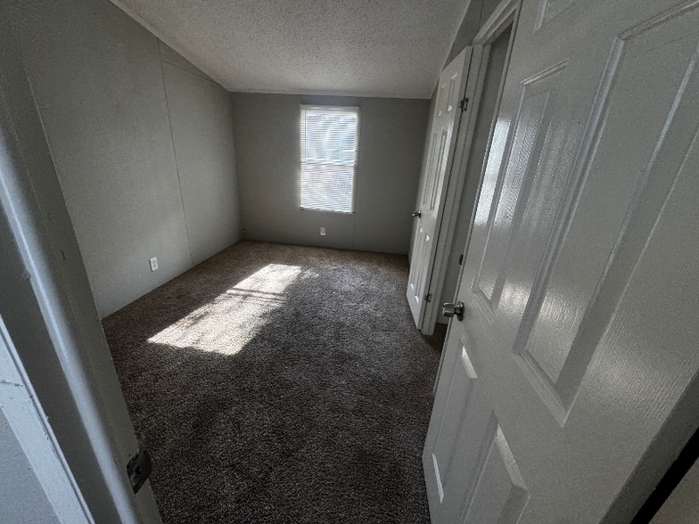 Building Photo - 141 Fox Meadow Dr