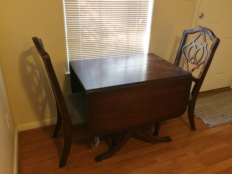 Building Photo - 1406 W April Villa