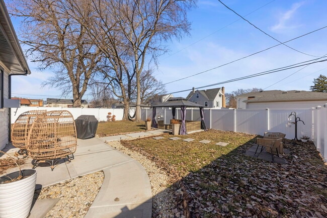 Building Photo - 9525 Parkside Ave