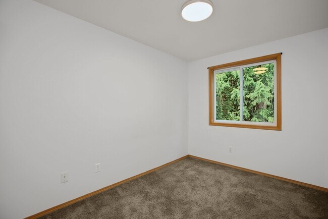 Building Photo - 1124 73rd Dr SE