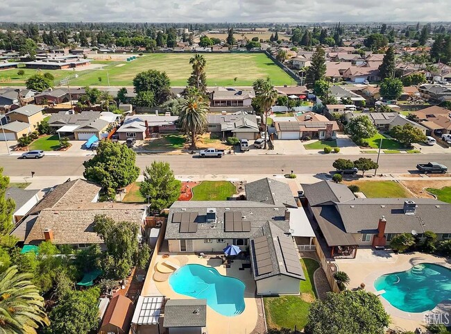 Building Photo - 1807 E Sonora Ave