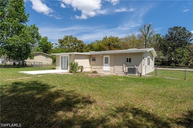 Building Photo - 2352 Sunnyview Dr