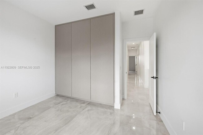 Building Photo - 3111 SW 12th St