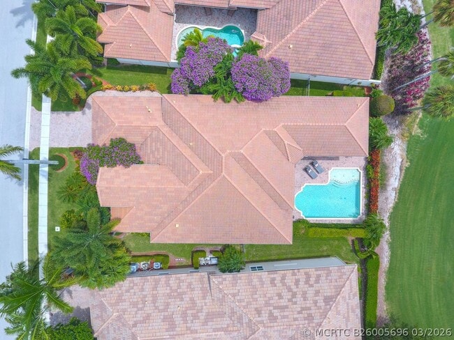 Building Photo - 528 Les Jardin Dr