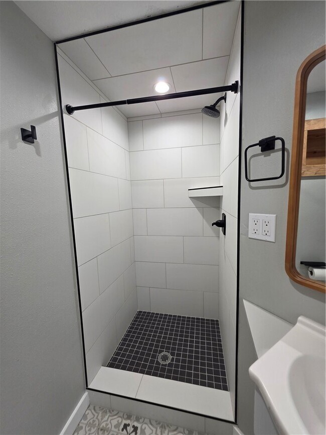 Building Photo - 2402 SE Jayel Terrace