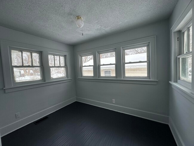 Building Photo - 27 State-S