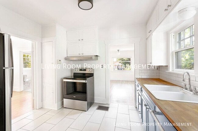 Building Photo - 5722 NE 10th-#A