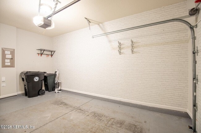 Building Photo - 721 Crystal Way