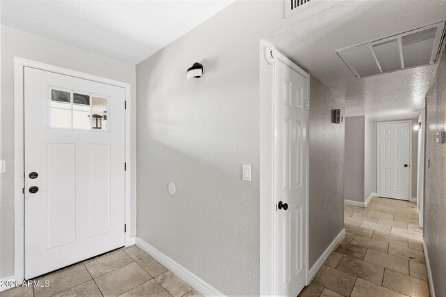 Building Photo - 4716 W Christy Dr