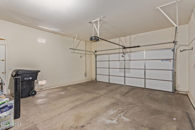 Building Photo - 4978 E Karsten Dr