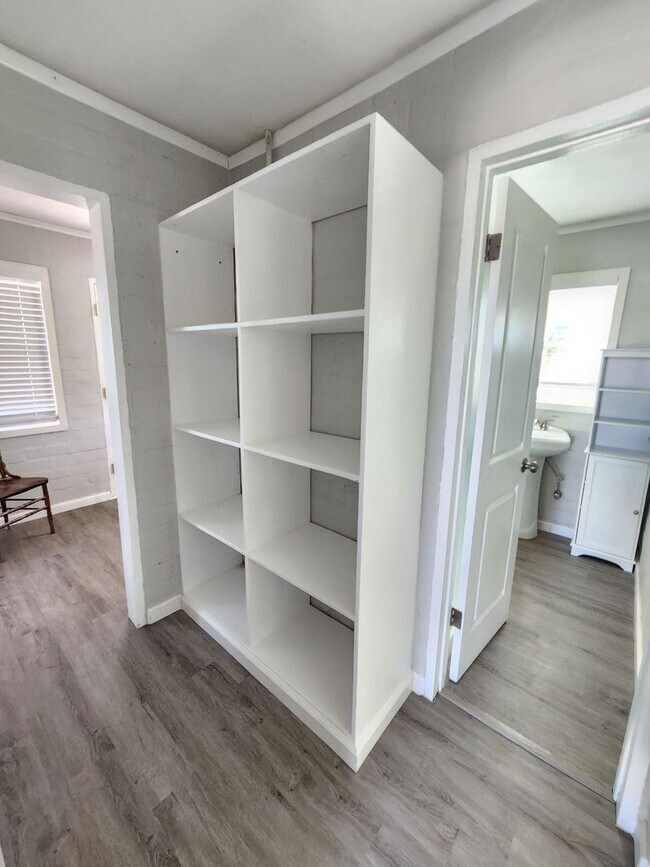 Building Photo - 6637 Oasis Ave