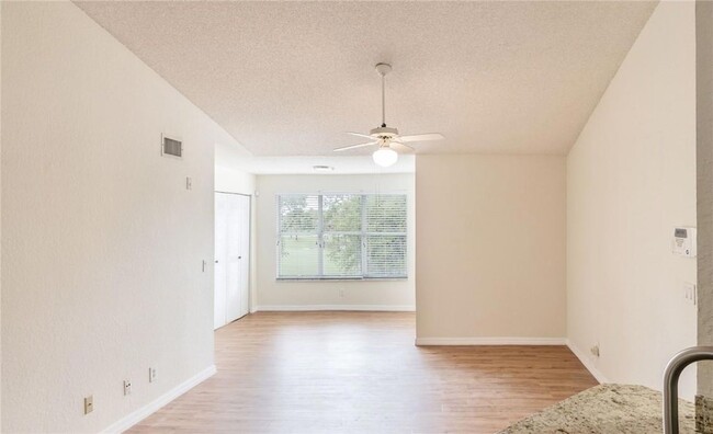 Building Photo - 417 Vista Isles Dr