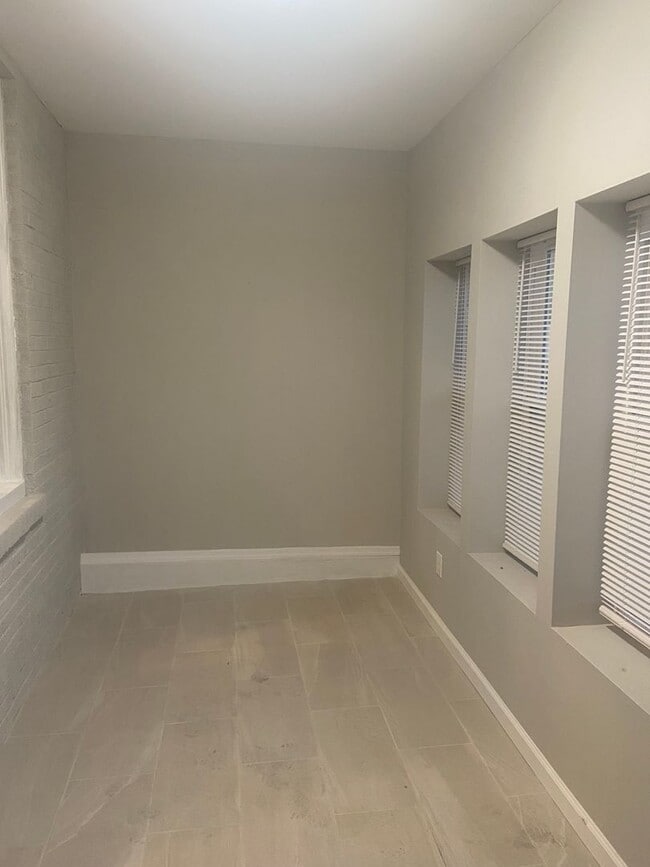 Building Photo - Remodeled Home - Oak Lane