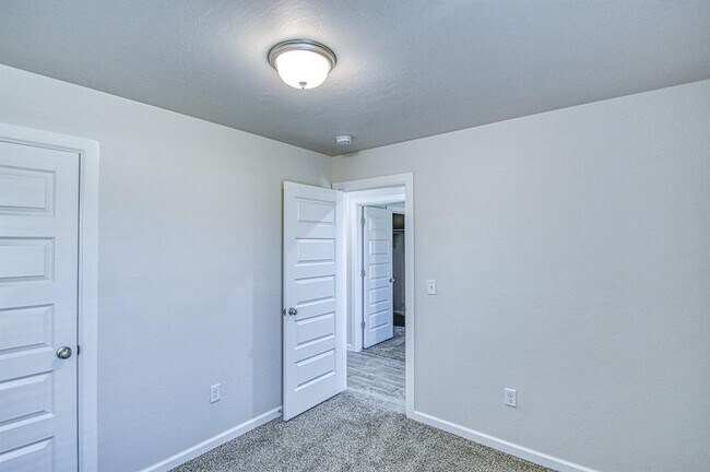 Building Photo - 2723 Varenna Ln