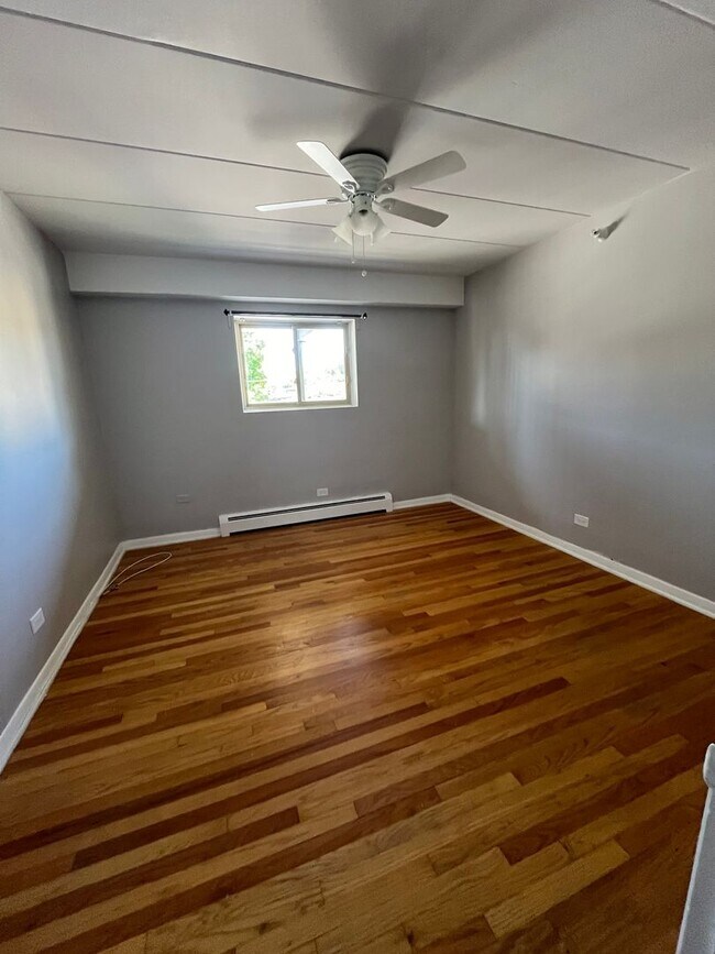 Building Photo - Salem Village Apartments LLC
