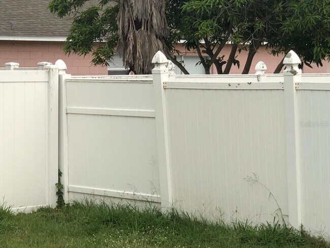 Building Photo - 127 Toluca Dr