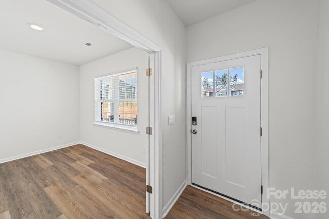 Building Photo - 204 Calvin Crk Dr