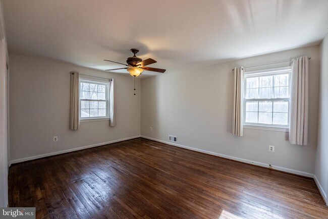 Building Photo - 8209 Mockingbird Dr