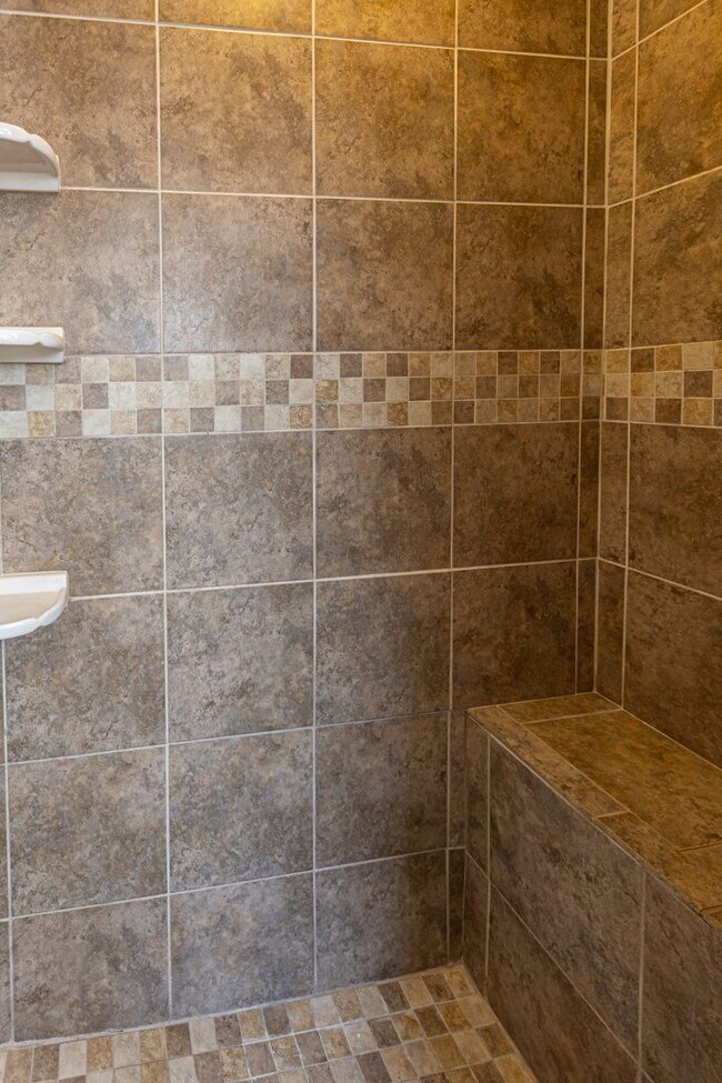 Building Photo - 3-Bed Midtown Home, Large Fenced Yard With Pool