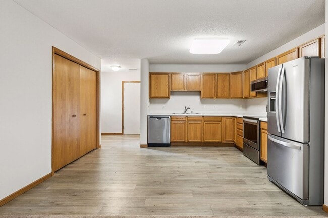 Building Photo - New Stainless Steel Appliances