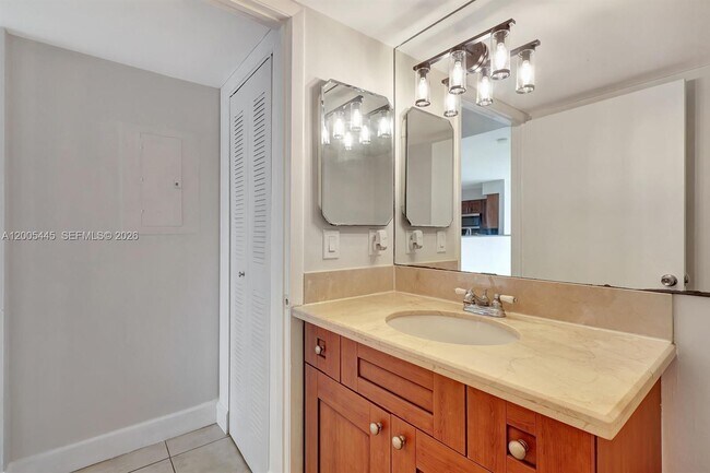 Building Photo - 1733 Village Blvd