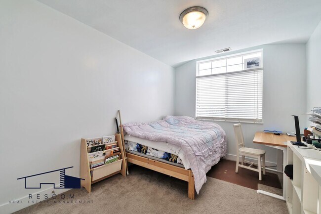 Building Photo - 1439 Dunbar Ln