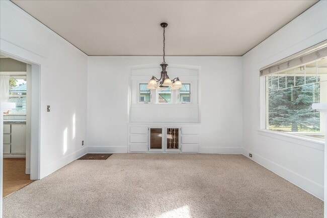 Building Photo - South Hill Charmer 3 bed, 1 bath available...