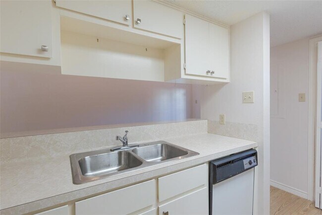 Building Photo - 706 W Lynn St