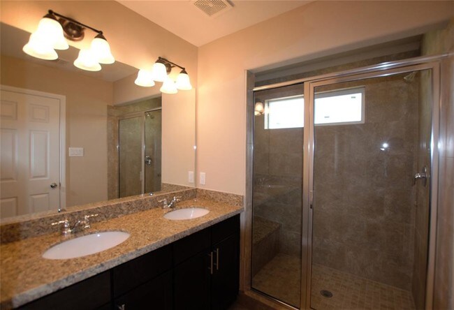 Building Photo - 17145 Wilthorne Garden Ct