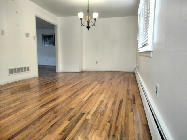 Primary Photo - 2206 Moreland Rd
