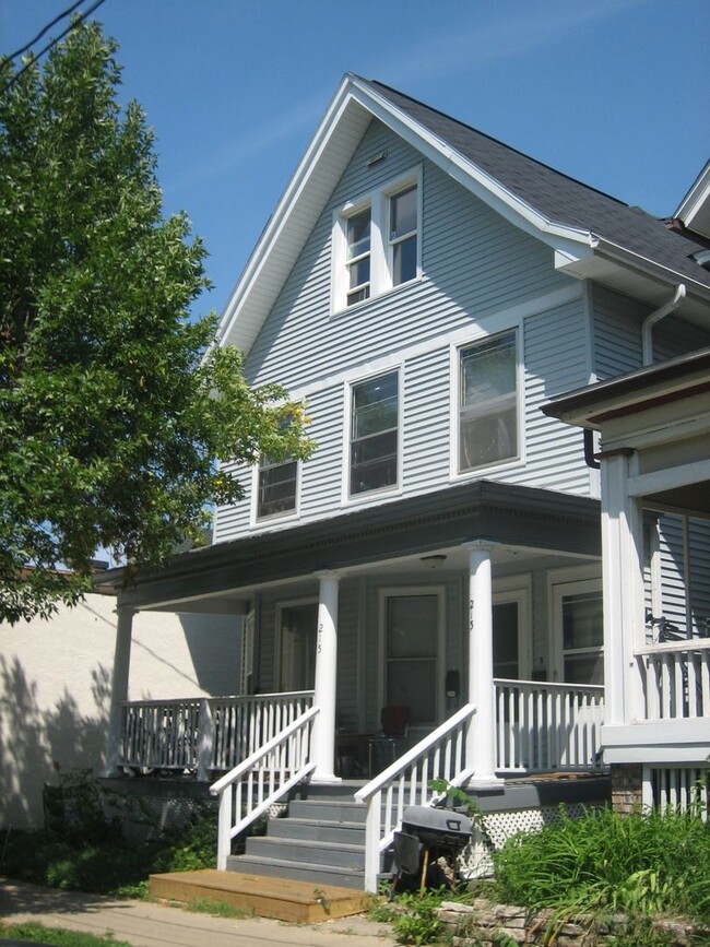 Building Photo - 213-215 N Paterson