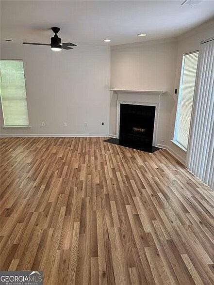 Building Photo - 2080 Charter Ln