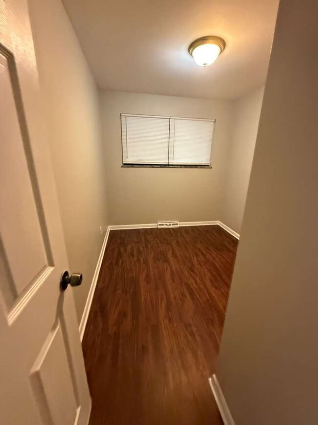 Building Photo - "Charming 3-Bedroom Gem on Walker Avenue – Cozy Living in St. Louis!"  Section 8 Welcome