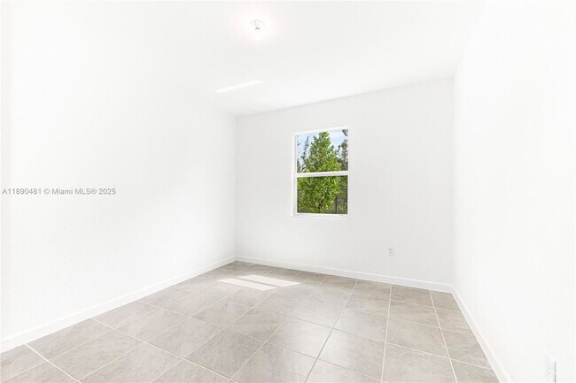 Building Photo - 2232 SE 30th St