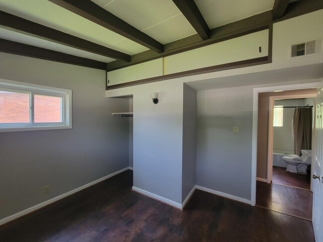 Building Photo - 1550 Bluebird Ln