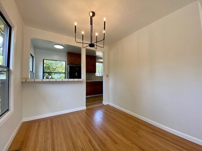 Building Photo - Renovated Single-Family Home on the Penins...