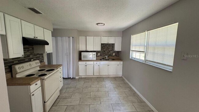 Building Photo - 37321 Safari Dr