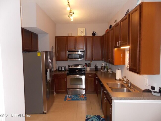 Building Photo - 7039 Deer Lodge Cir