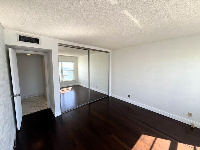 Building Photo - 3500 Galt Ocean Dr