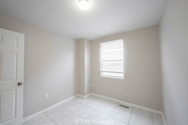 Building Photo - "Charming 2-Bedroom Apartment in Indianapo...