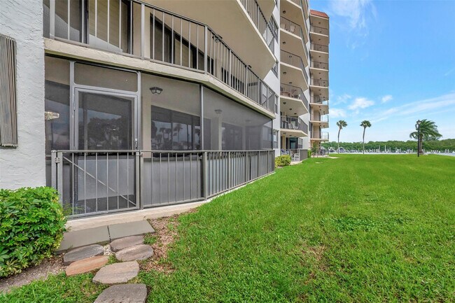 Building Photo - 899 Jeffery St