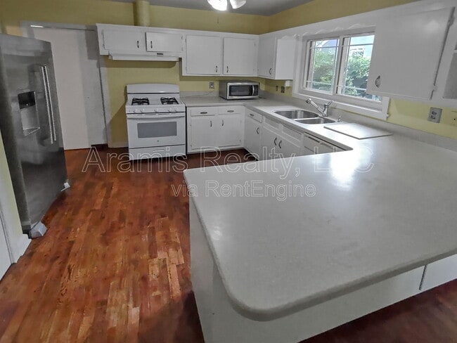 Building Photo - 1457 Clairmont Rd