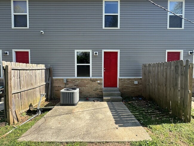 Building Photo - 179 Ingle Dr