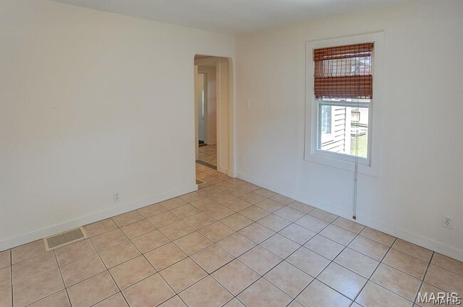 Building Photo - 128 S Meridian Rd