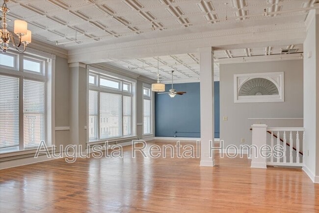Building Photo - 1106 Broad St