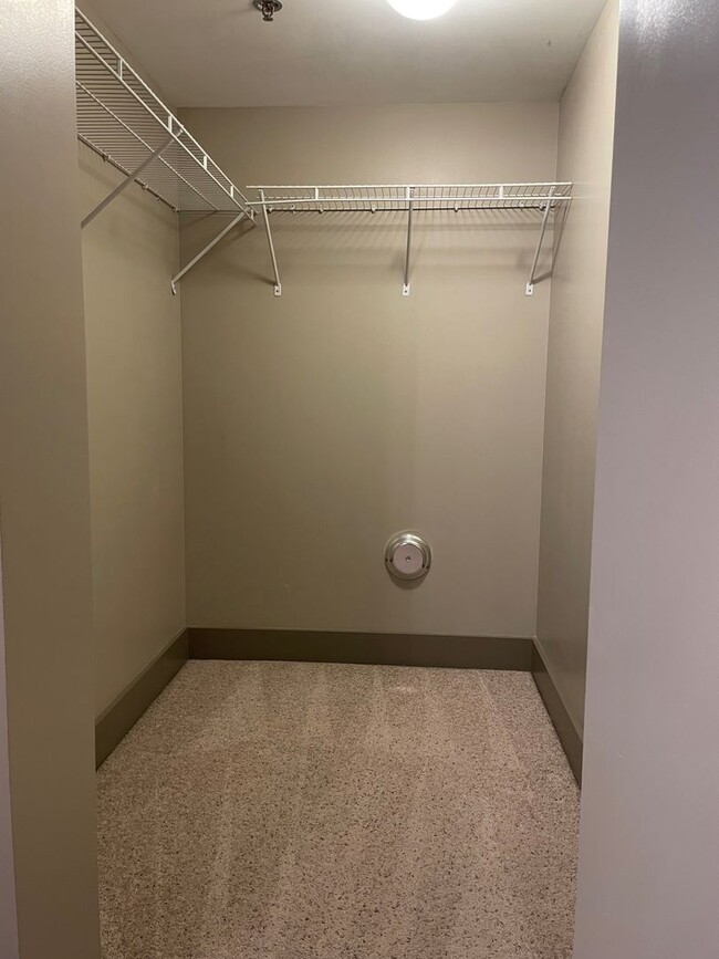 Building Photo - Lake Plaza #904- 3BD/2BA Available for FALL 2026! Rent includes use of THREE parking space in Lak...