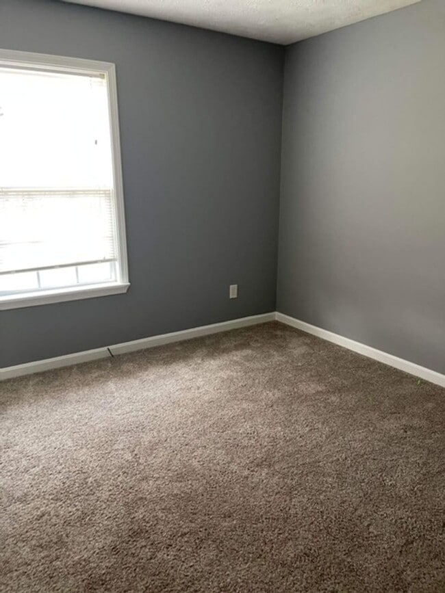 Building Photo - Beautiful 3 Bed, 2 Bath Home, Convenient Location, Close to Fort Knox