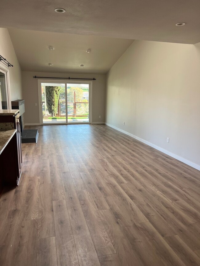 Building Photo - 10034 Via La Cantera