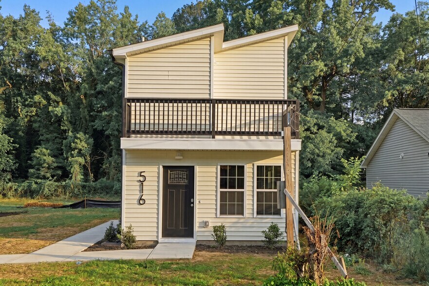 Building Photo - 516 Singletary St SE